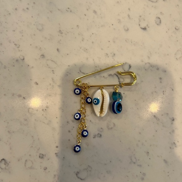 Evil eye seashell Accessory Pin - Picture 2 of 3